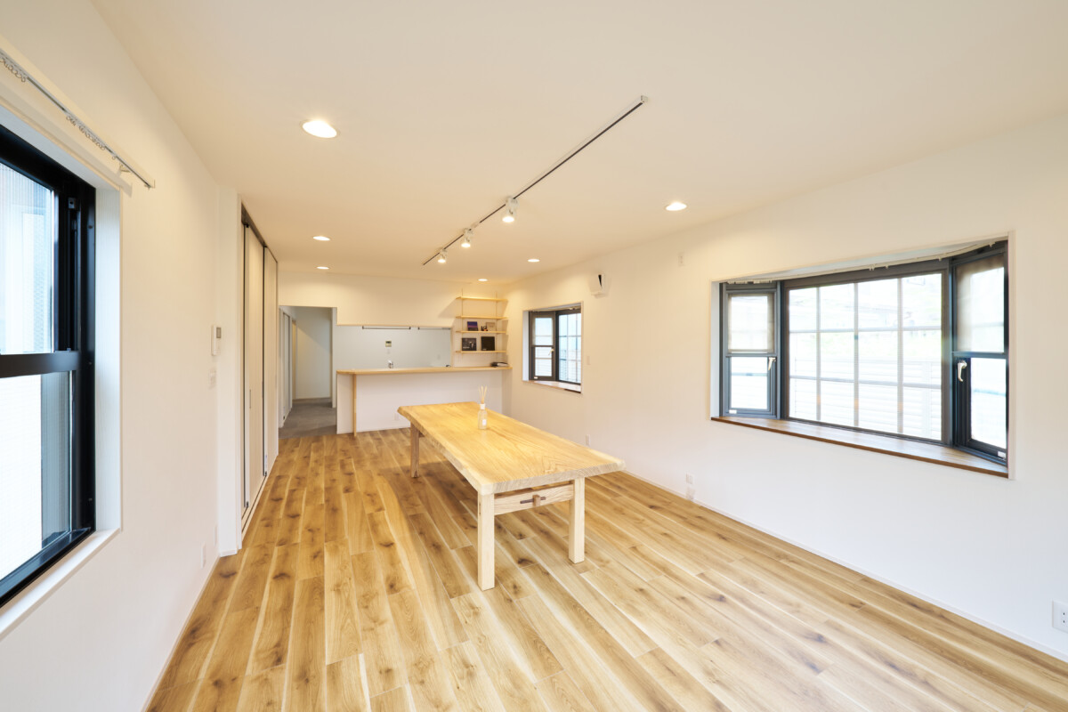 ジャパンディなLDK　1枚板のセンターテーブル