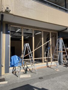 開口部を全面窓に変更